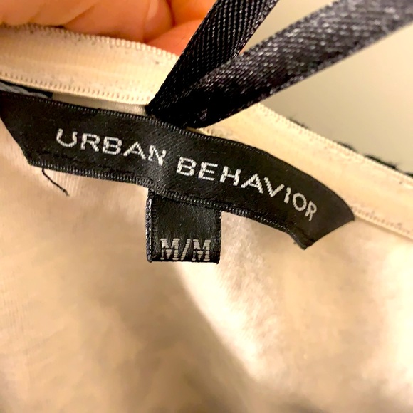 Strapless black and beige floral dress with pockets! From urban behaviour - Picture 4 of 6